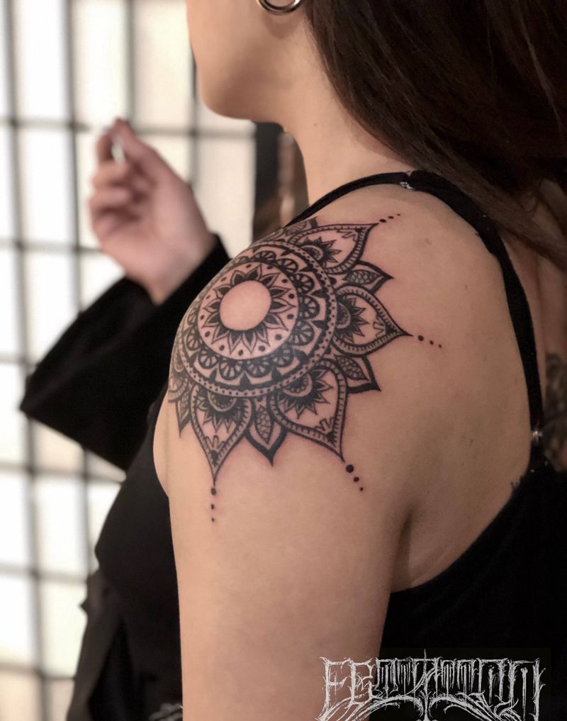 曼陀罗纹身图片_肩部手臂几何图腾曼陀罗花纹身图案