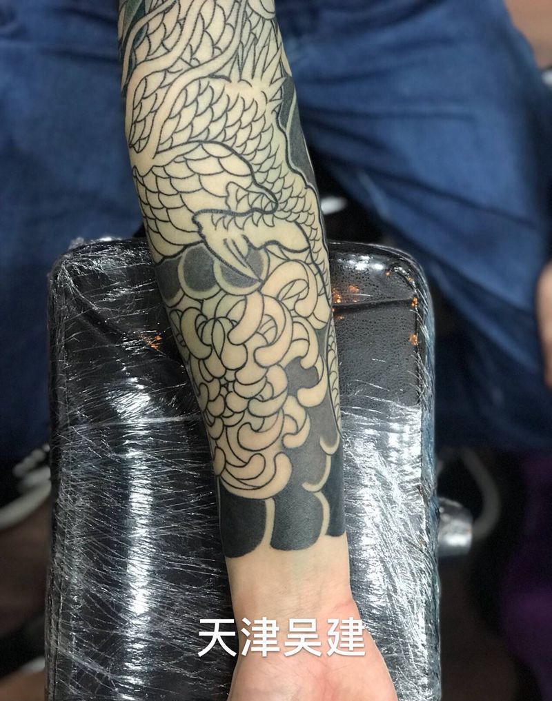 雾纹身图片_手臂老传统纹身图案