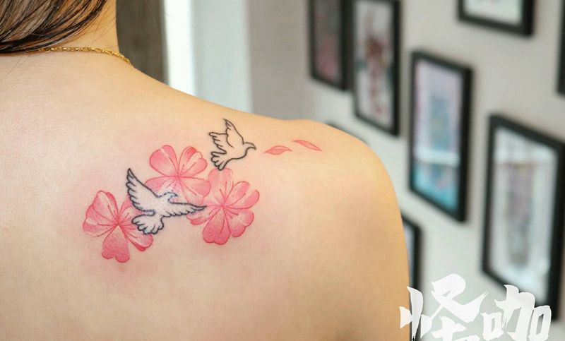 肩花纹身图片_肩部纹身图案