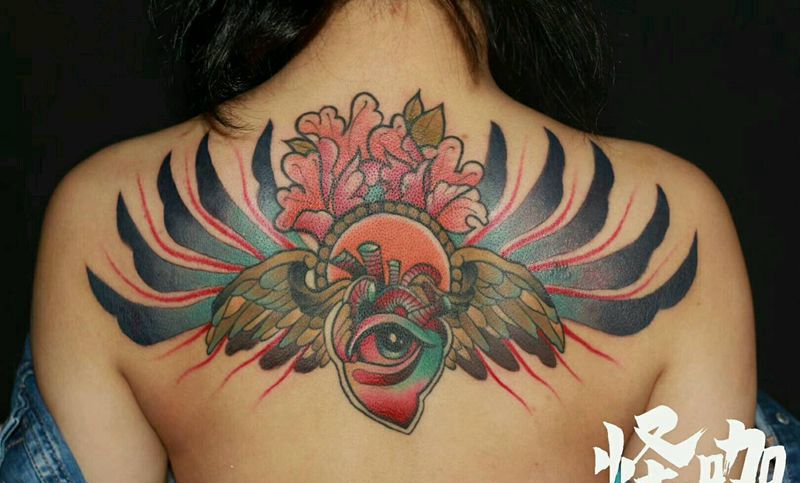 眼睛纹身图片_背部欧美植物原创成品纹身图案