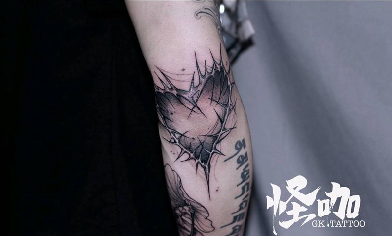 暗黑爆肘纹身图片_手臂纹身图案