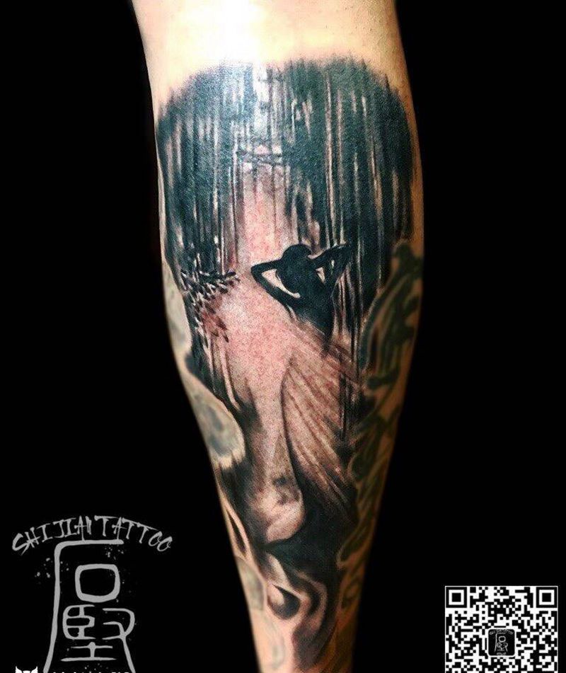 逆光纹身图片_成品腿部写实动物人物纹身图案