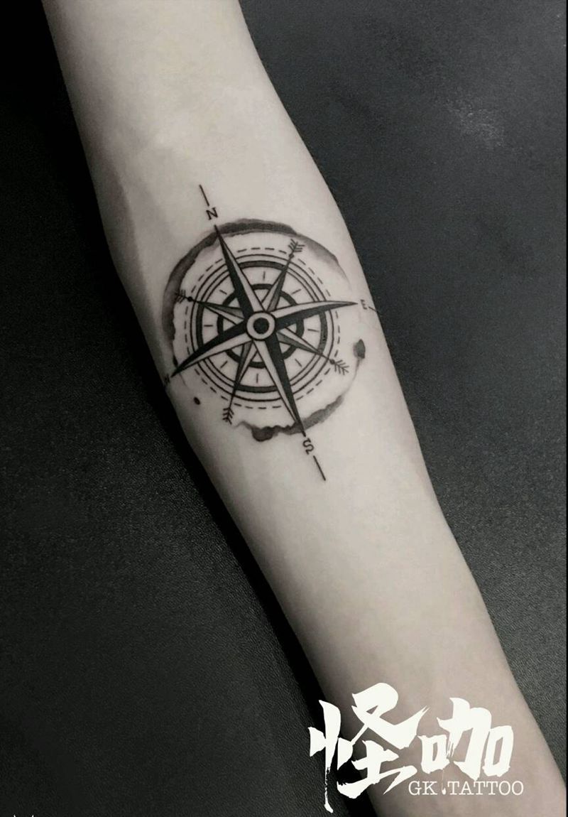 指南针纹身图片_手臂纹身图案