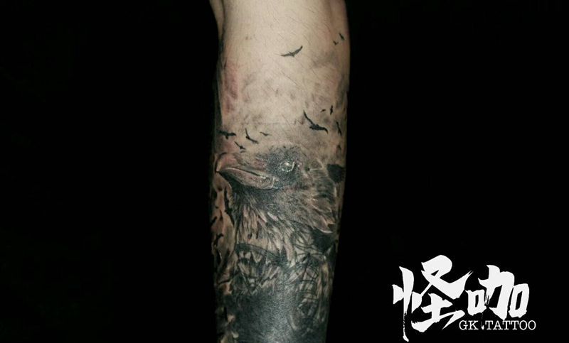 乌鸦纹身图片_手臂欧美动物原创成品纹身图案