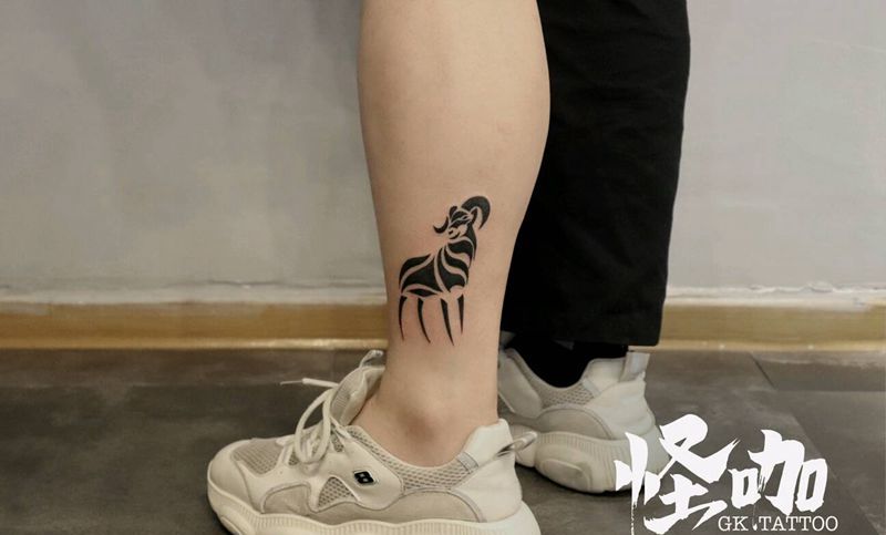 图腾羊纹身图片_腿部图腾纹身图案