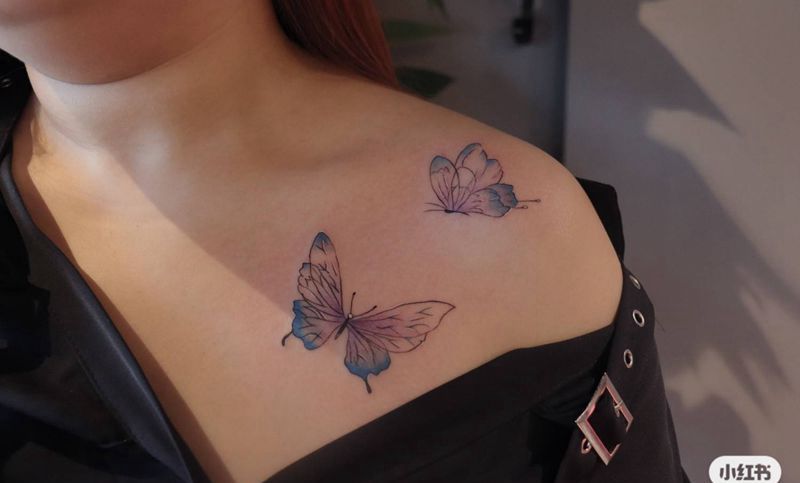 肩膀蝴蝶纹身图片_肩部纹身图案