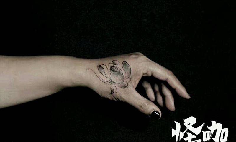 花卉纹身图片_手臂欧美植物原创成品纹身图案