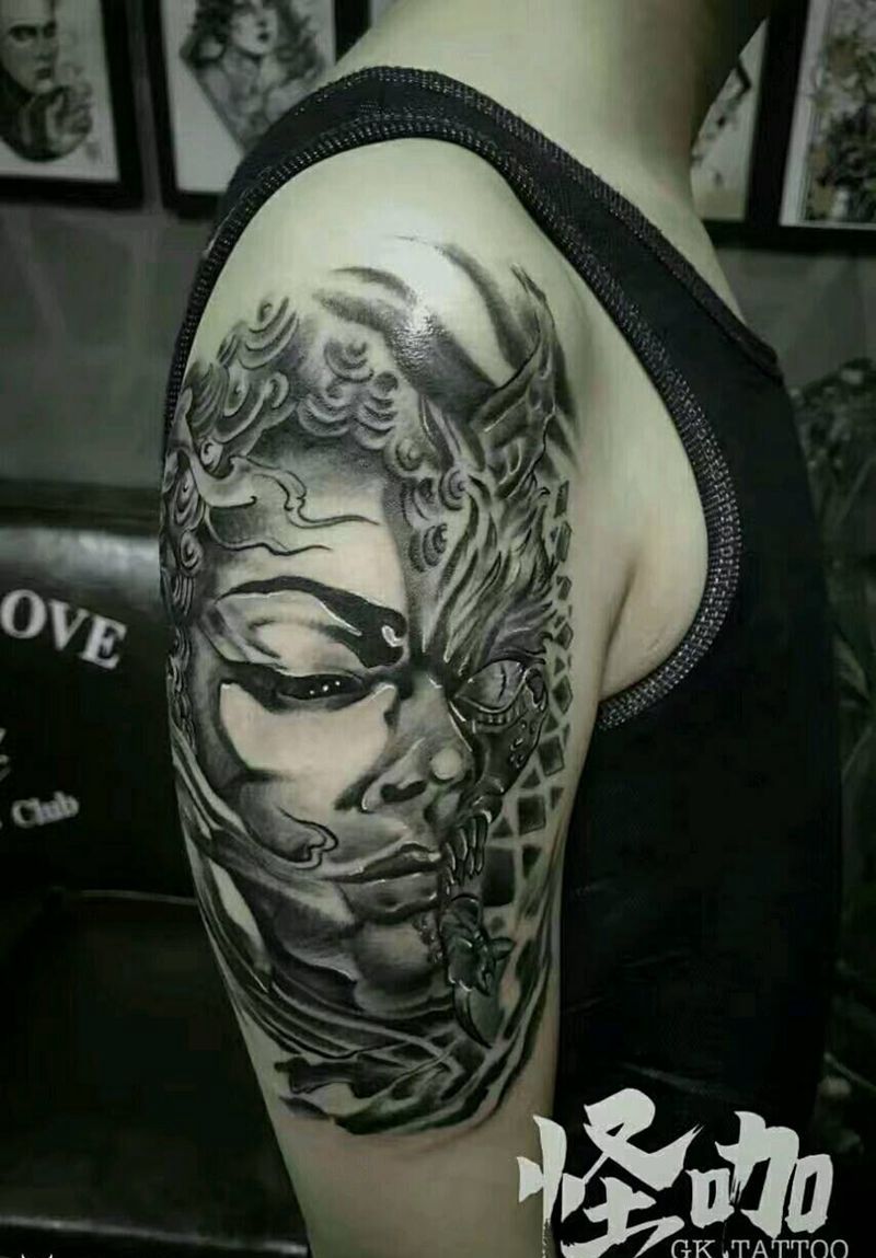 黑灰作品纹身图片_手臂传统鬼神原创成品纹身图案