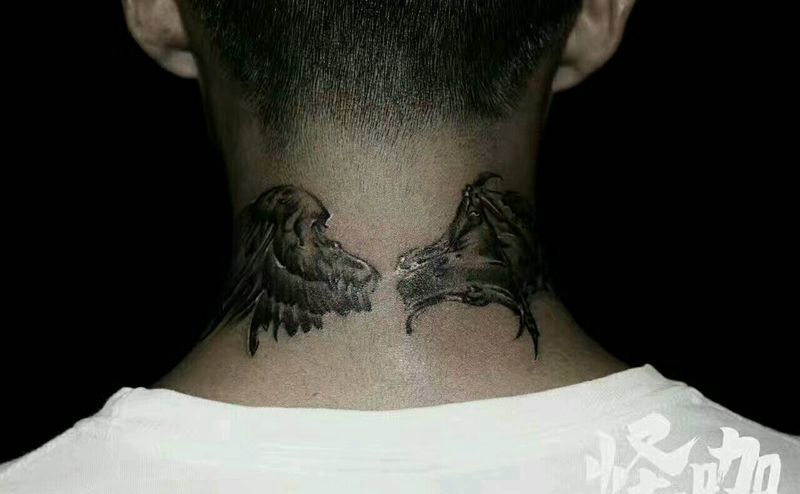 翅膀纹身图片_颈部欧美鬼神原创成品纹身图案