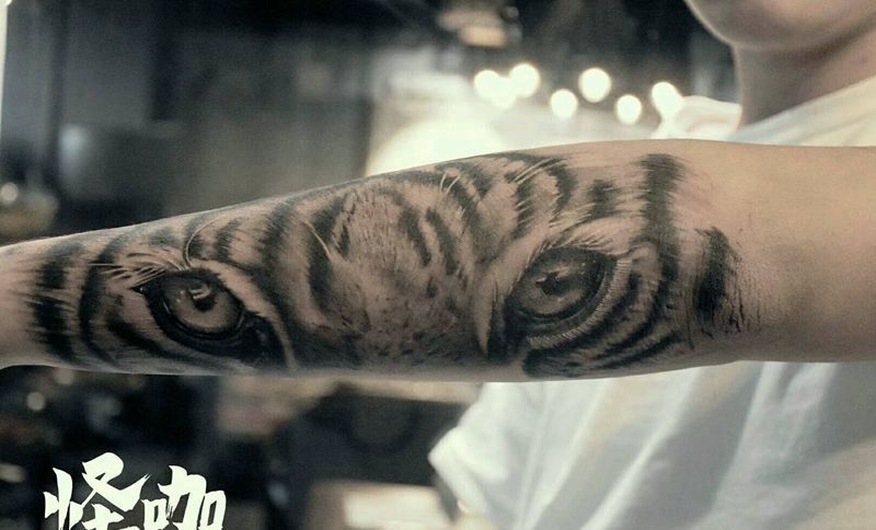 虎纹身图片_手臂欧美写实纹身图案
