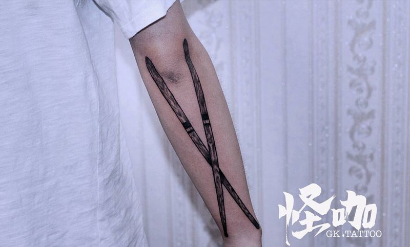 筷子纹身图片_手臂纹身图案