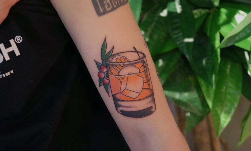 school酒杯纹身图片_手臂Old School纹身图案