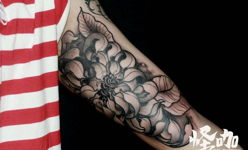 黑灰花纹身图片_手臂欧美植物原创成品纹身图案