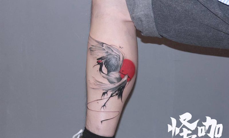 水墨仙鹤纹身图片_腿部水墨纹身图案