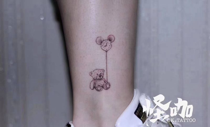 小熊纹身图片_腿部纹身图案