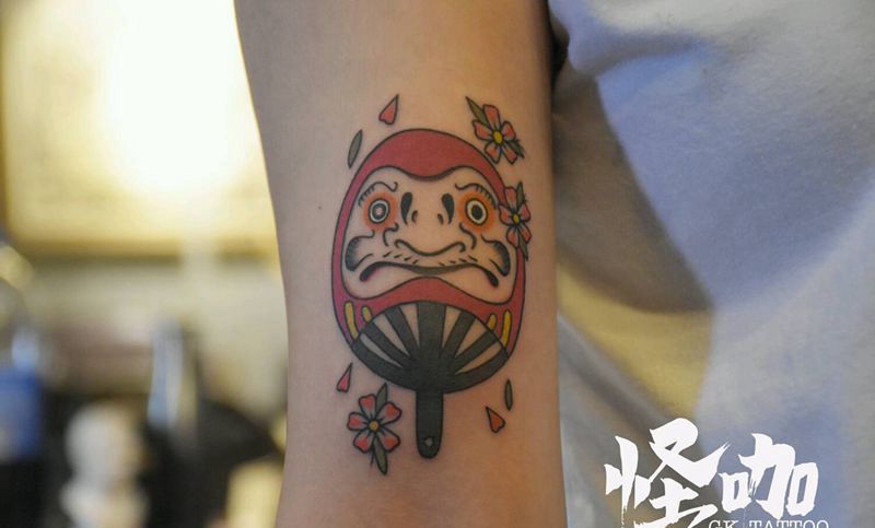 达摩蛋纹身图片_手臂纹身图案