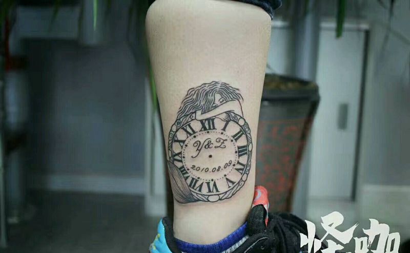 时钟纹身图片_腿部欧美静物原创成品纹身图案
