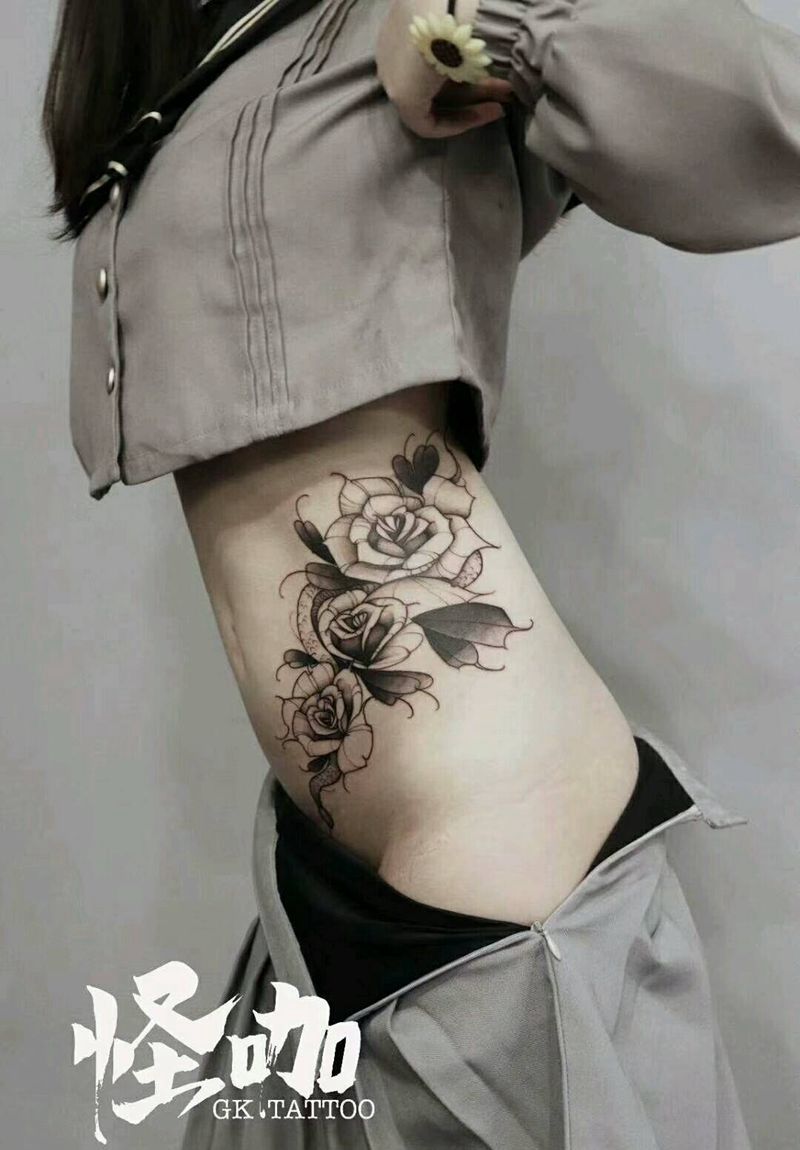 腿部素花纹身图片_腿部纹身图案