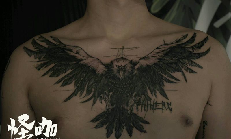 鹰纹身图片_胸部纹身图案