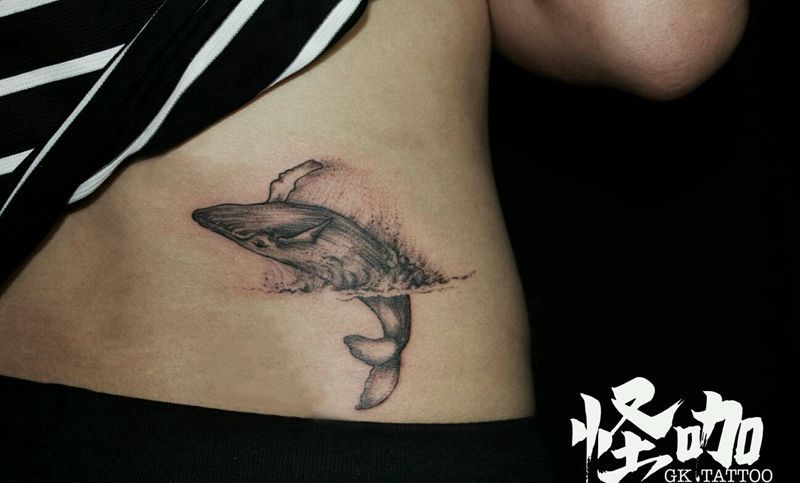 鲸鱼纹身图片_腰部欧美动物原创成品纹身图案