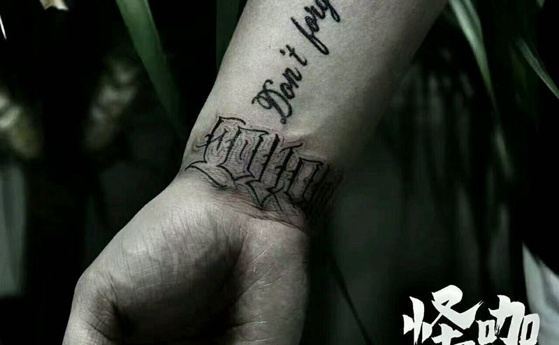 花体字纹身图片_手部欧美字符原创成品纹身图案