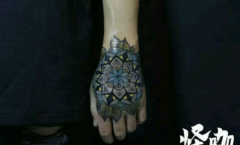 梵花纹身图片_手部传统植物图腾原创成品纹身图案