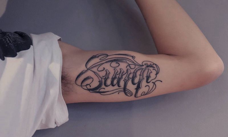 花体字纹身图片_手臂花体字纹身图案