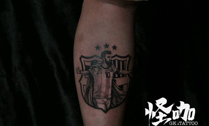 梅老板纹身图片_手臂欧美人物原创成品纹身图案
