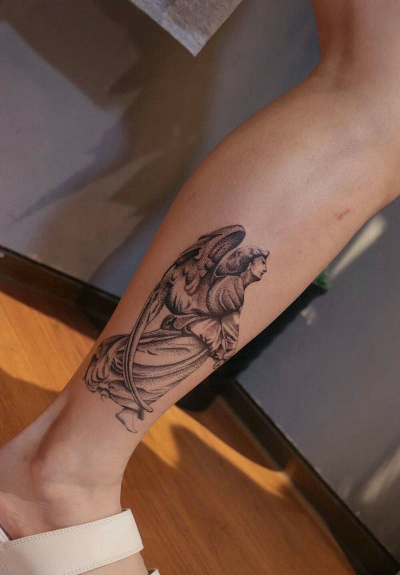 天使纹身图片_腿部点刺纹身图案