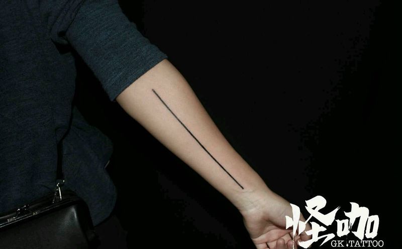 死亡直线纹身图片_肩部手臂纹身图案