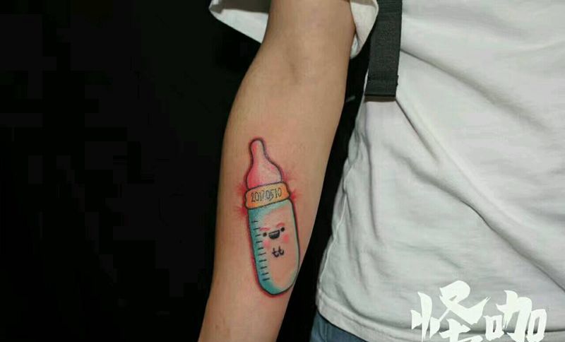 奶瓶纹身图片_手臂欧美原创成品纹身图案