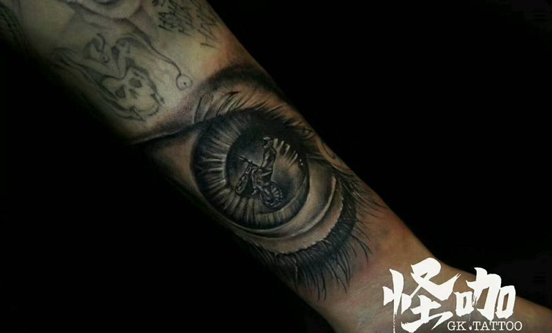 眼睛纹身图片_手臂欧美静物原创成品纹身图案