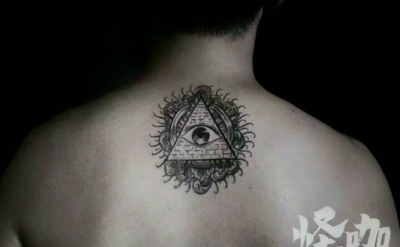 上帝之眼纹身图片_背部欧美图腾原创成品纹身图案