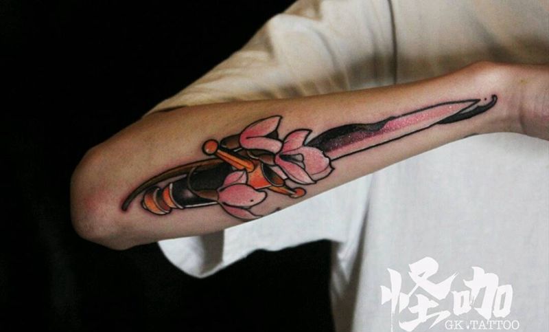 匕首纹身图片_手臂欧美静物原创成品纹身图案