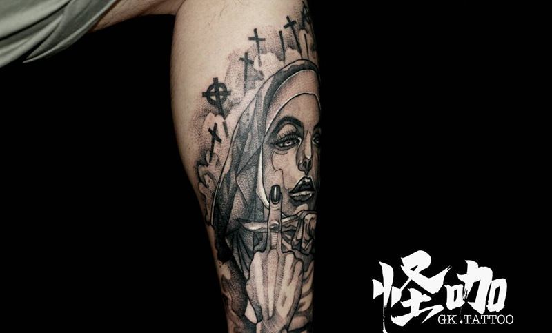 写实纹身图片_腿部欧美写实纹身图案