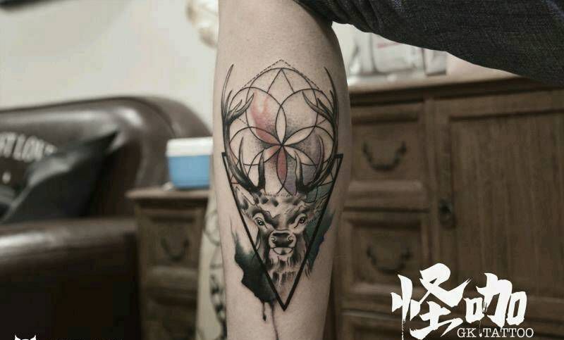 鹿纹身图片_腿部纹身图案