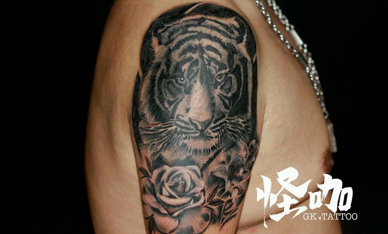 心有猛虎细嗅蔷薇纹身图片_手臂欧美动物植物原创成品纹身图案