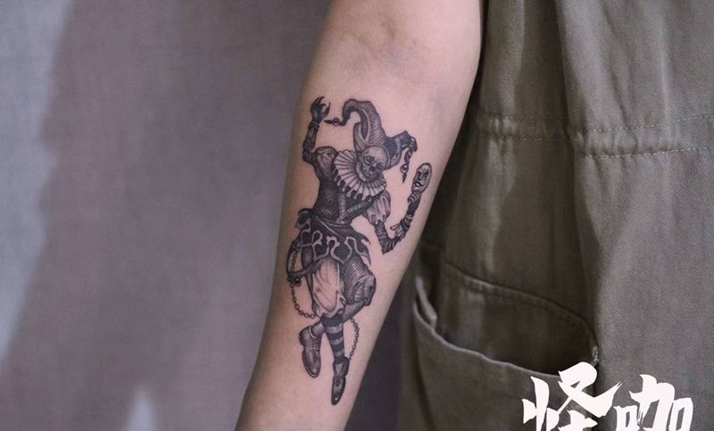 小丑纹身图片_手臂纹身图案