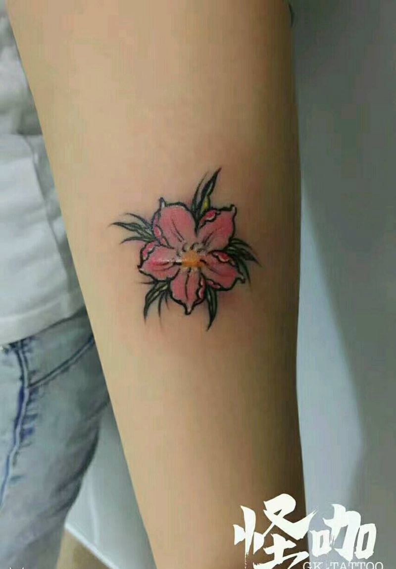 花纹身图片_手臂清新植物原创成品纹身图案