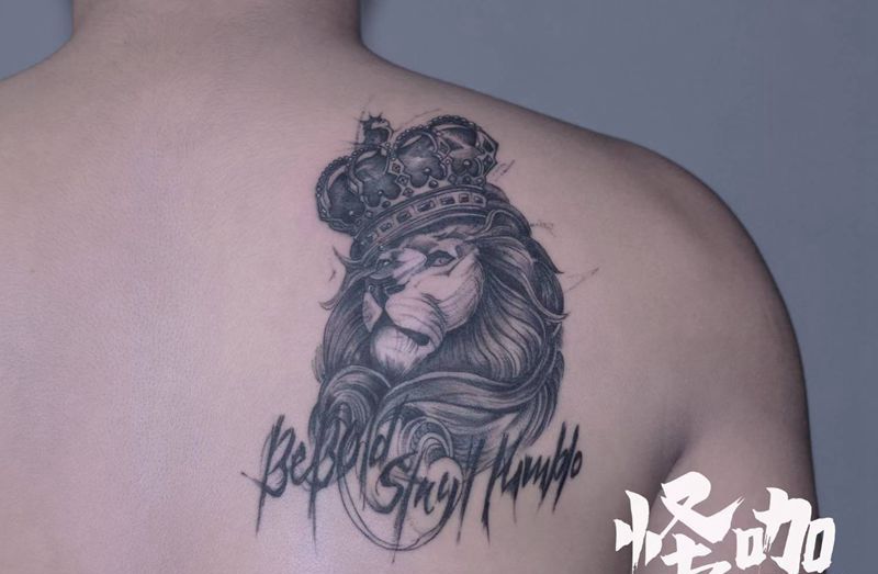 狮子纹身图片_背部欧美写实纹身图案