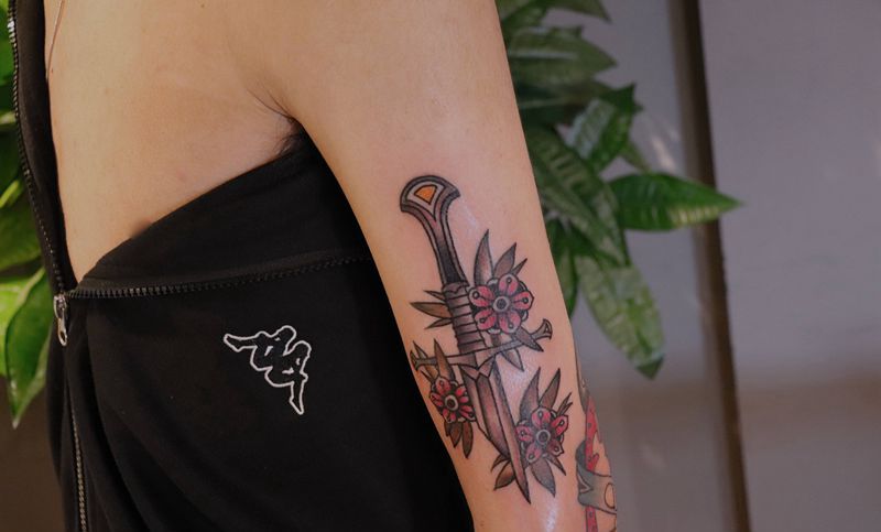 断剑纹身图片_手臂Old School纹身图案