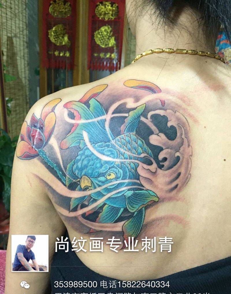 鸿运当头纹身图片_传统肩部成品动物纹身图案