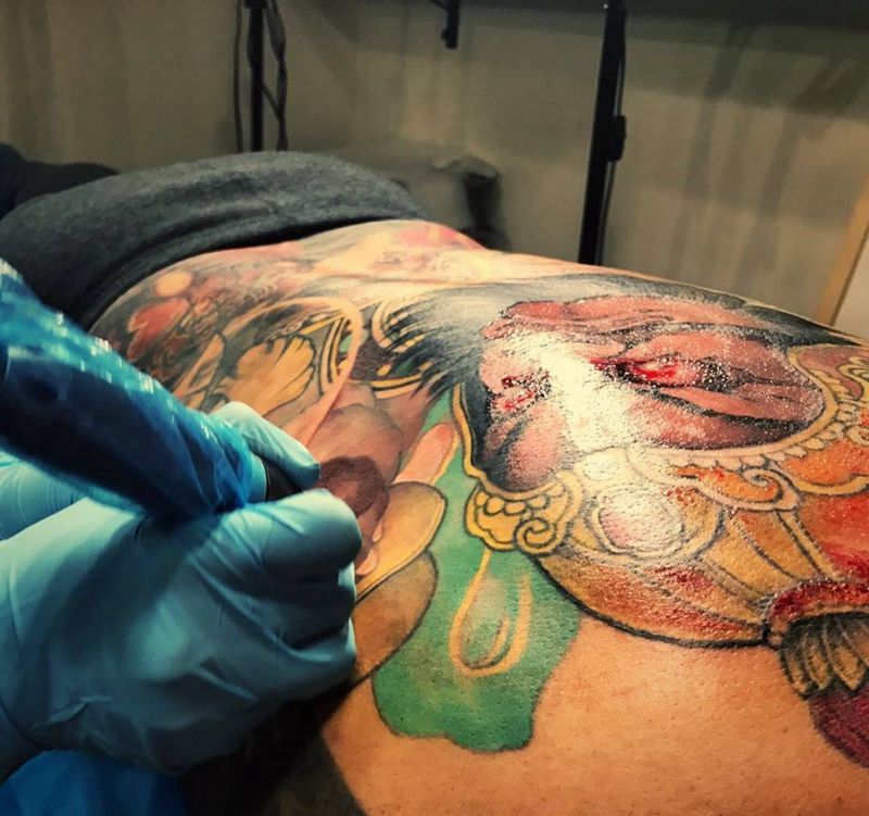 鸡鸣枕上纹身图片_成品背部传统鬼神原创纹身图案