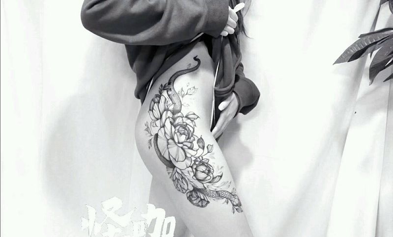 素花纹身图片_腿部纹身图案