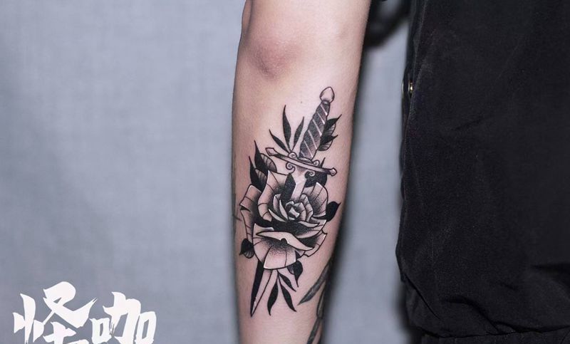 school花纹身图片_手臂Old School纹身图案