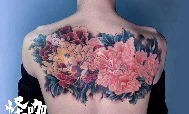 半背牡丹纹身图片_背部新传统纹身图案