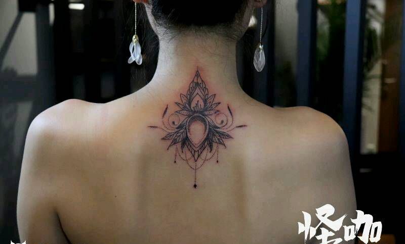 花纹身图片_背部植物原创成品纹身图案