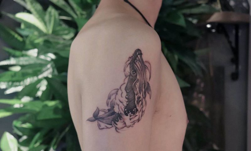 鲸鱼纹身图片_手部纹身图案