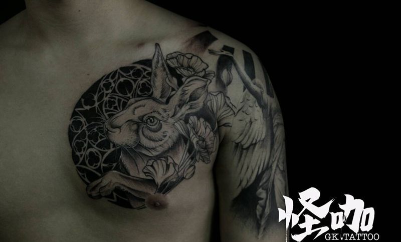 圣母兔子半胛纹身图片_