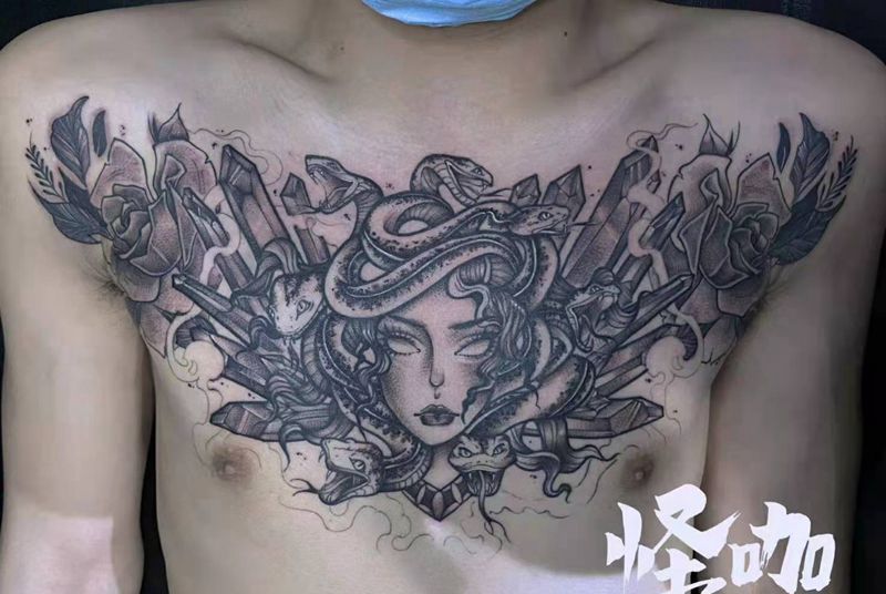 暗黑花胸纹身图片_胸部纹身图案